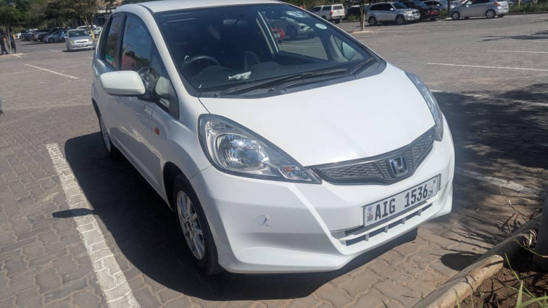 HONDA FIT WHITE